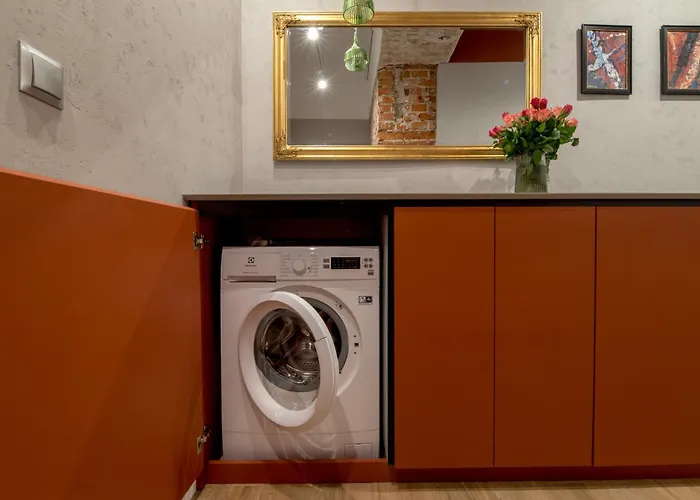 Quiet Luxury On Florianska Lägenhet