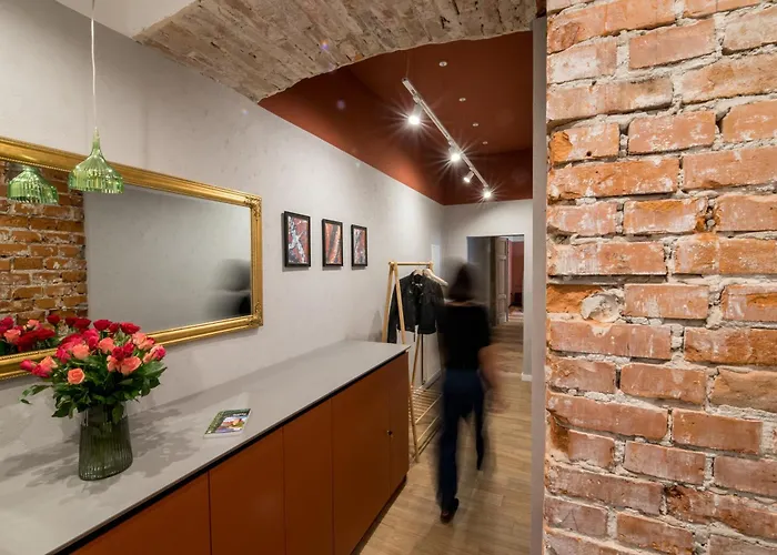 Quiet Luxury On Florianska Lägenhet