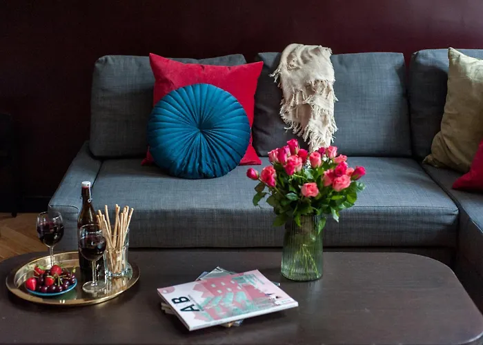 Quiet Luxury On Florianska דירה