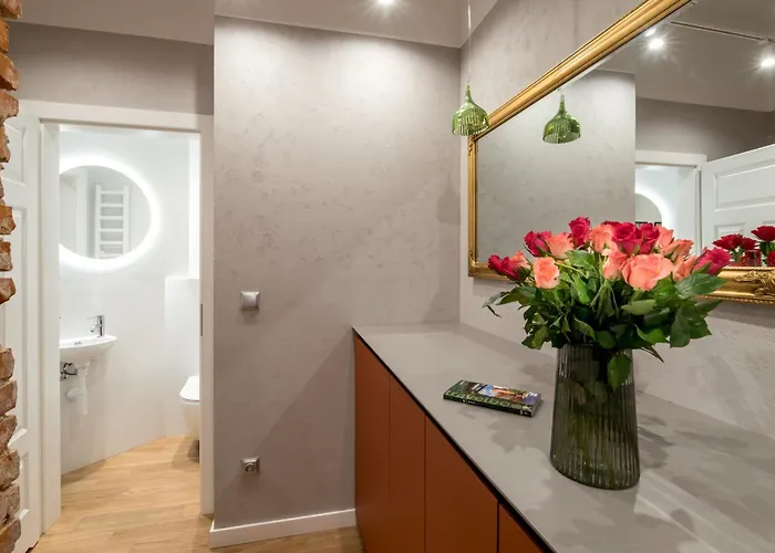 Quiet Luxury On Florianska Lägenhet *