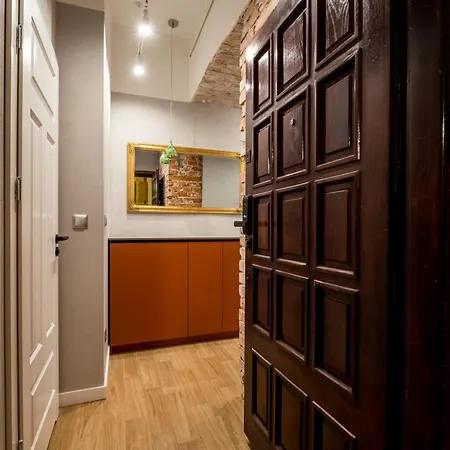 Quiet Luxury On Floriańska *