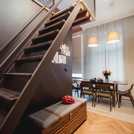 Quiet Luxury On Florianska Krakkó