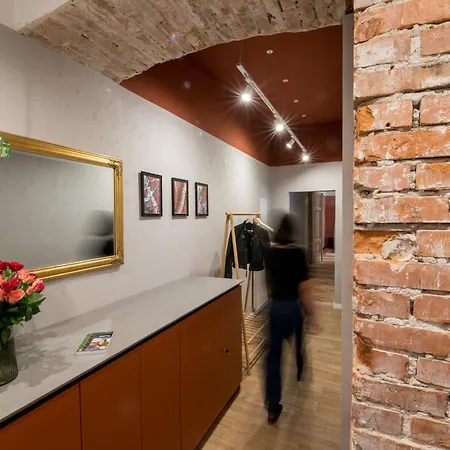 Quiet Luxury On Florianska Apartamento